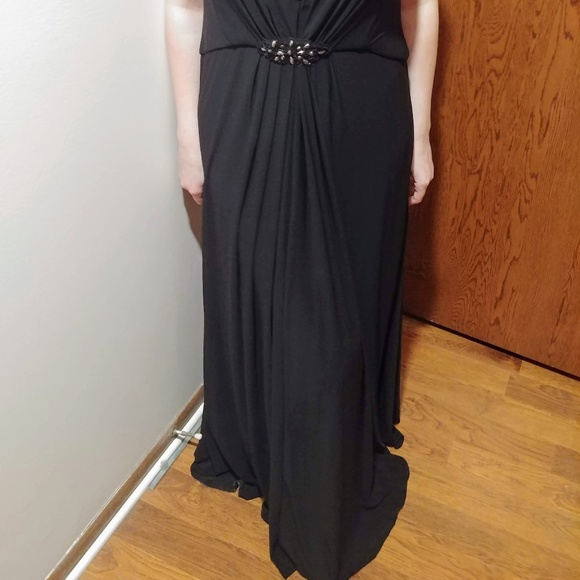 Long black formal dress - Picture 7 of 8